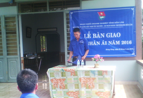Bàn giao nhà nhân ái tại huyện Krông Năng